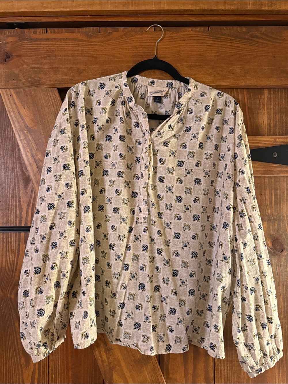 Universal Thread Cream Floral Button-Front Blouse